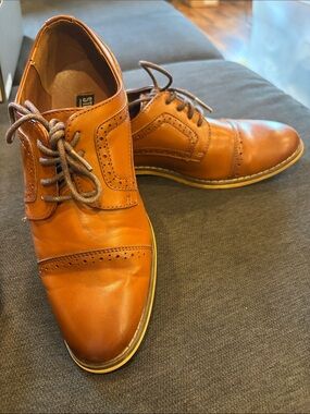 Stacy Adams Cognac Leather Cap-Toe Brogues